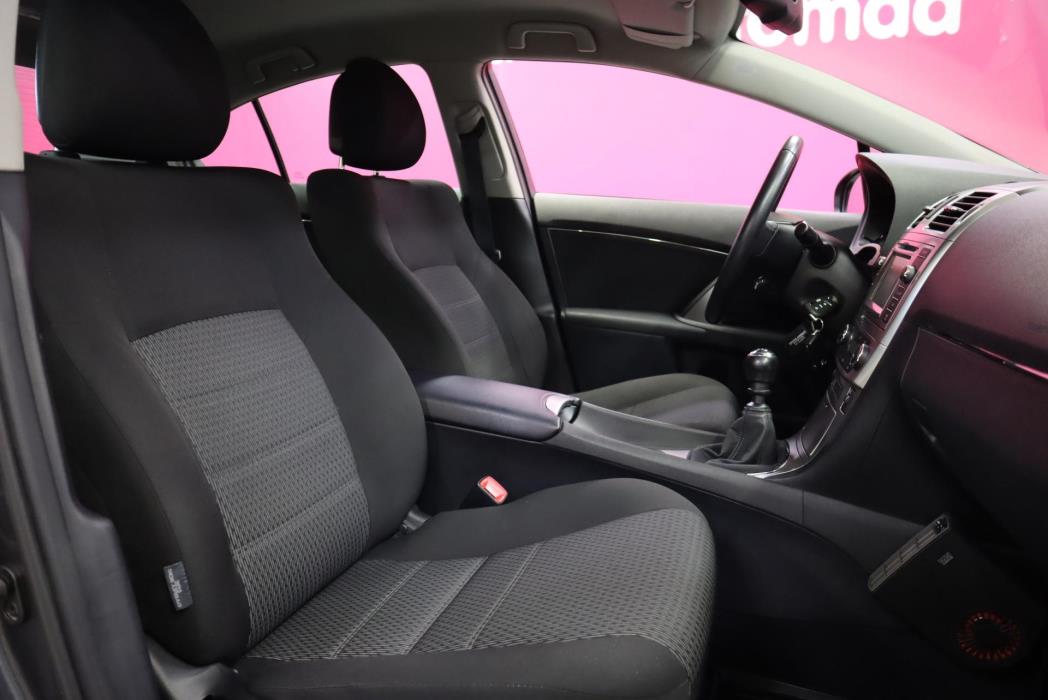 TOYOTA Avensis 2013