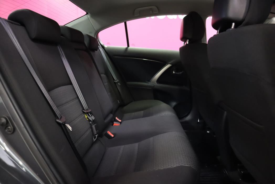 TOYOTA Avensis 2013
