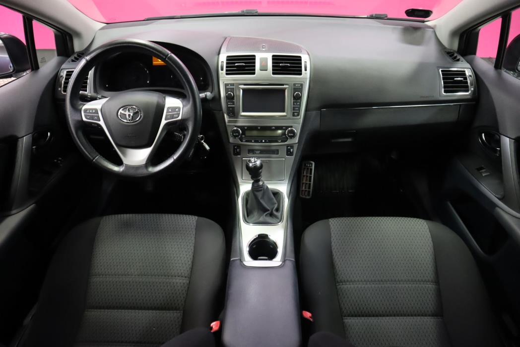 TOYOTA Avensis 2013