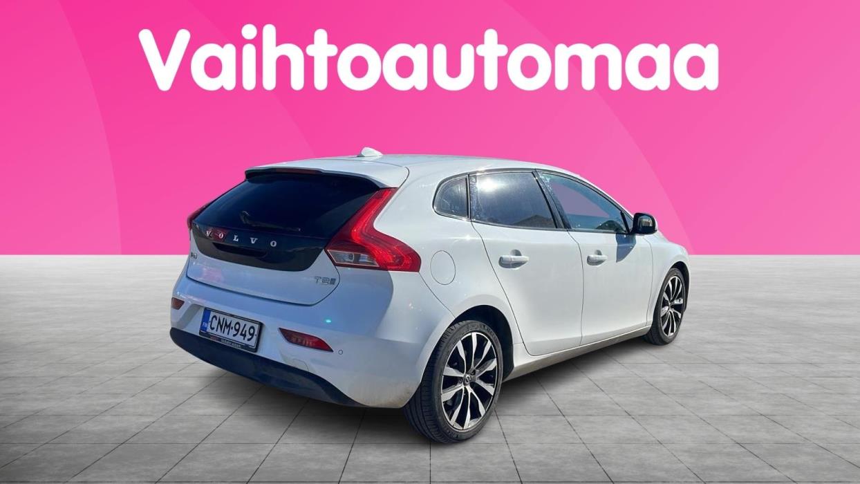 VOLVO V40 2019
