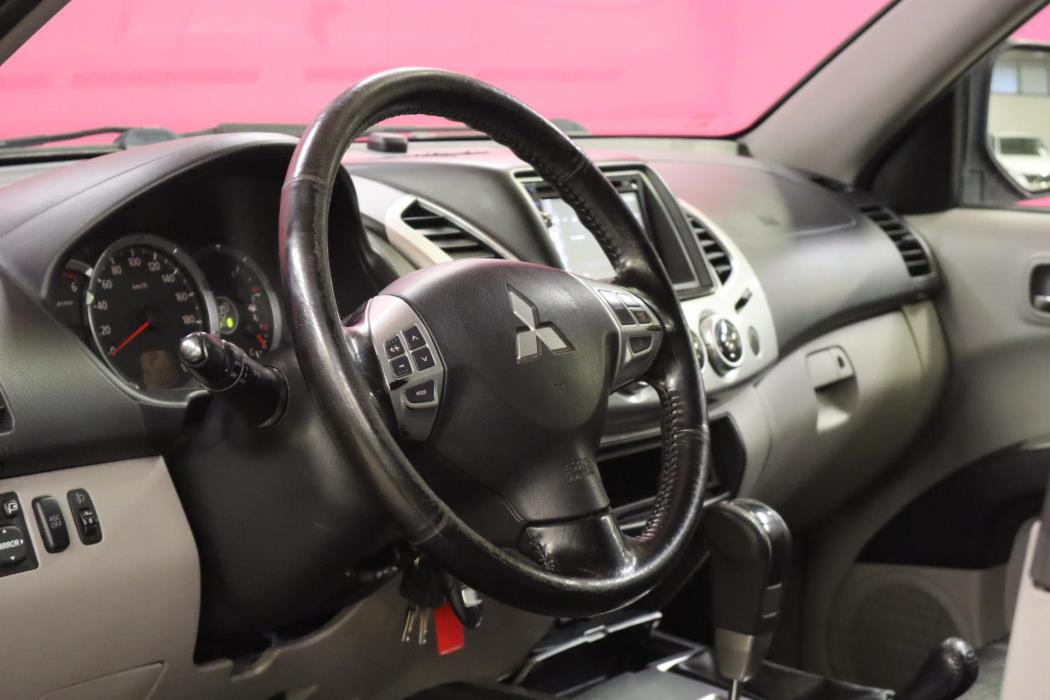 MITSUBISHI L200 2012