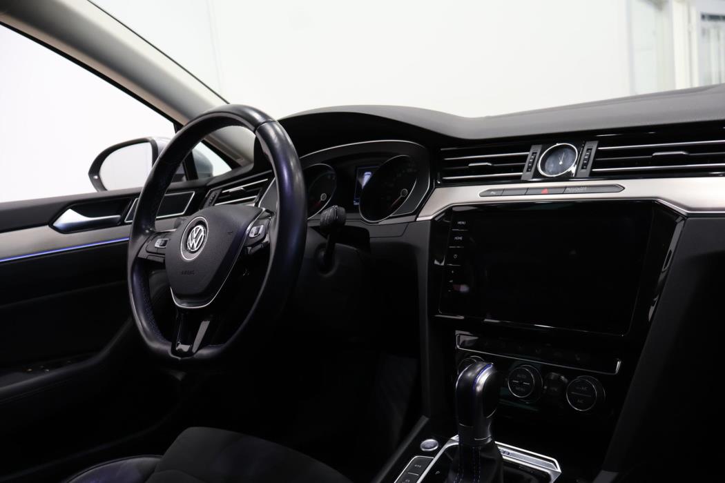 VOLKSWAGEN Passat 2018