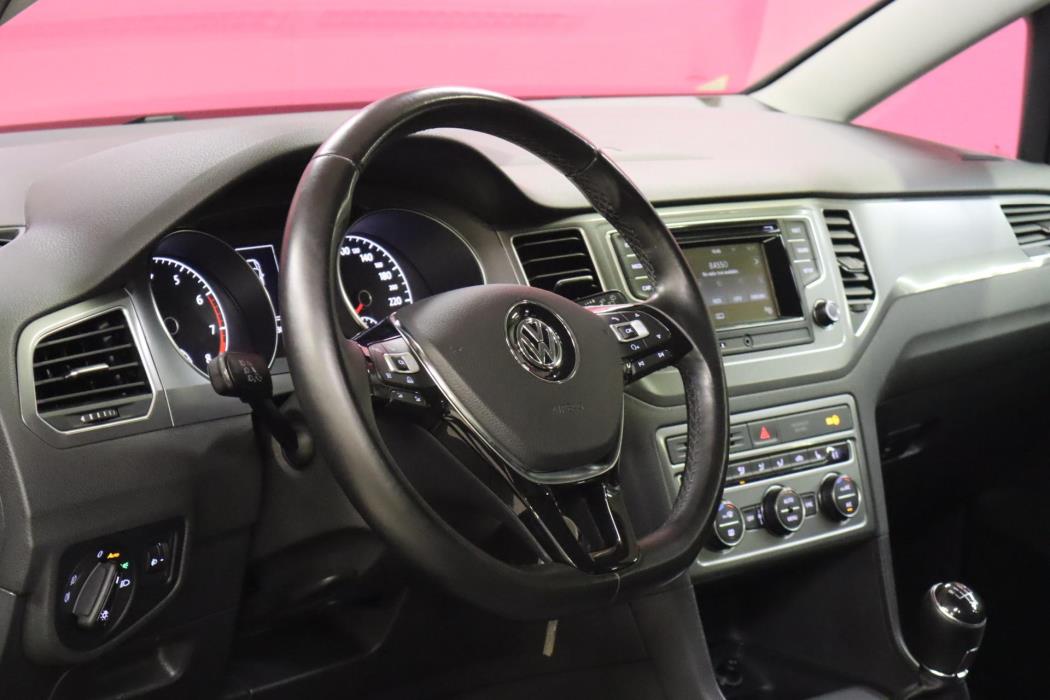 VOLKSWAGEN Golf Sportsvan 2015