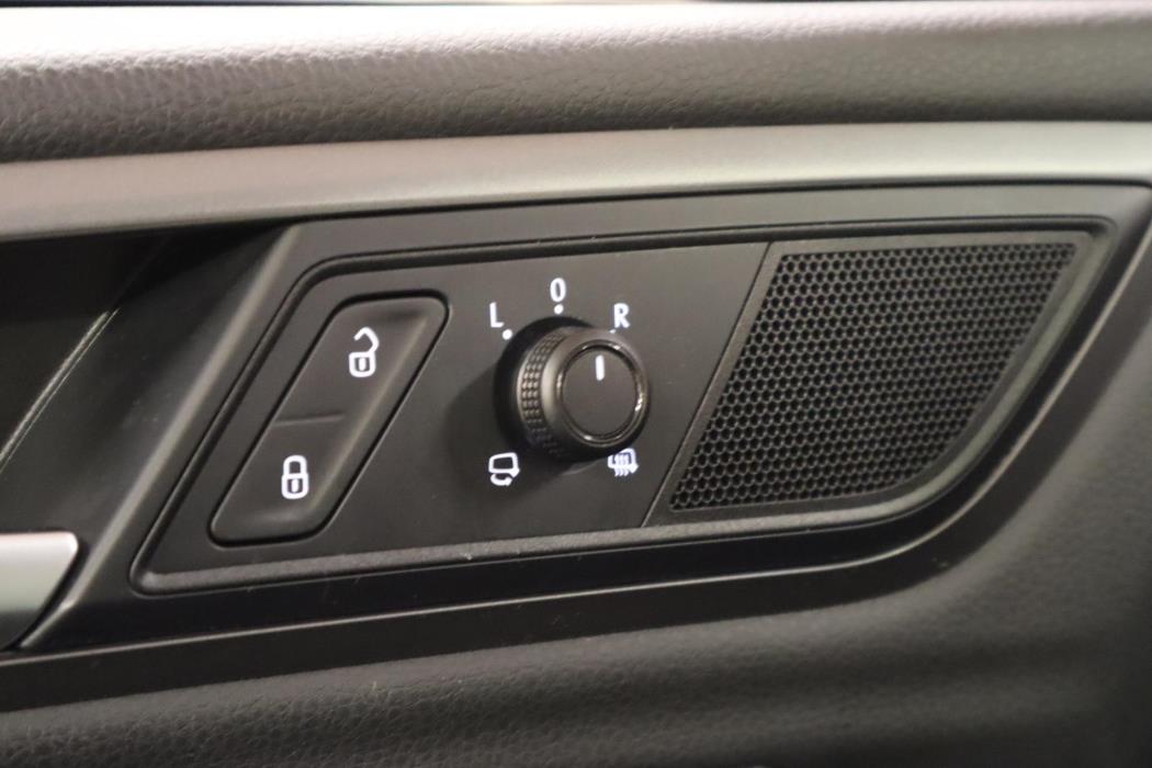 VOLKSWAGEN Golf Sportsvan 2015