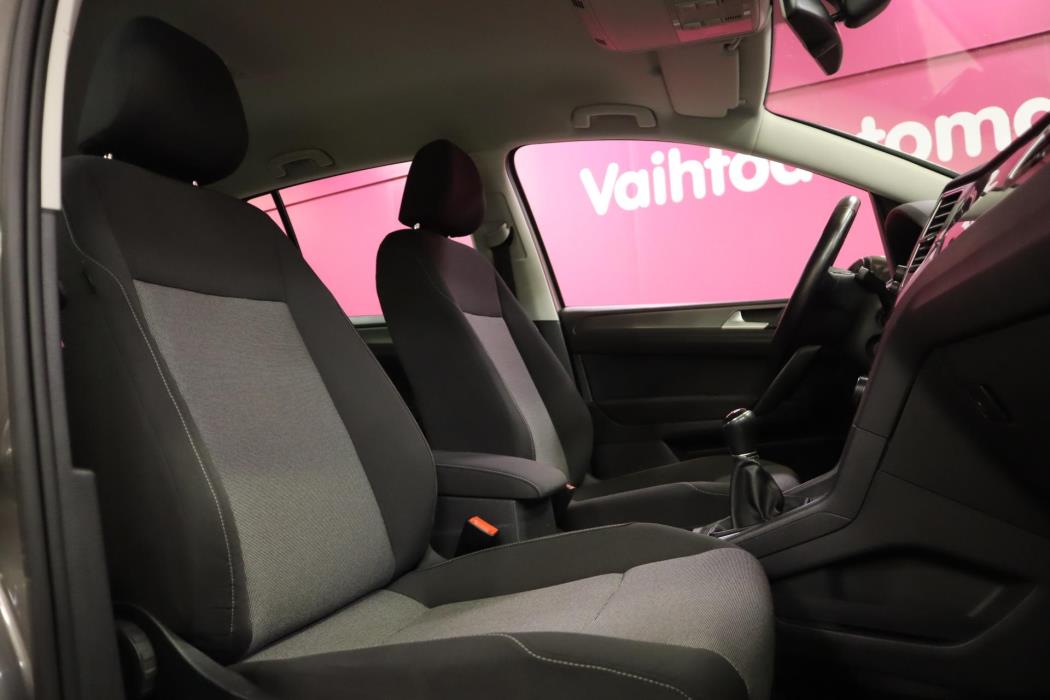 VOLKSWAGEN Golf Sportsvan 2015