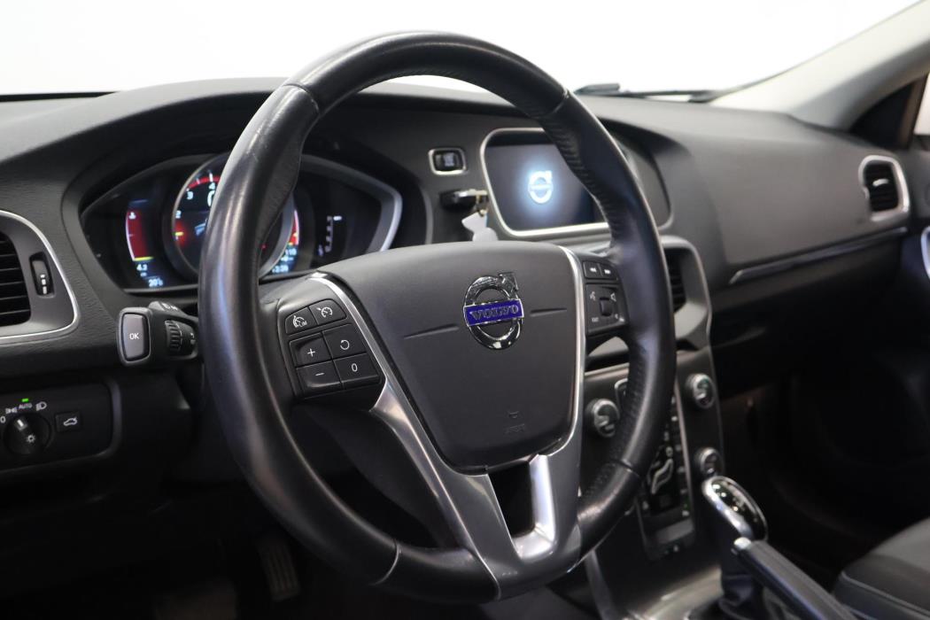 VOLVO V40 2016