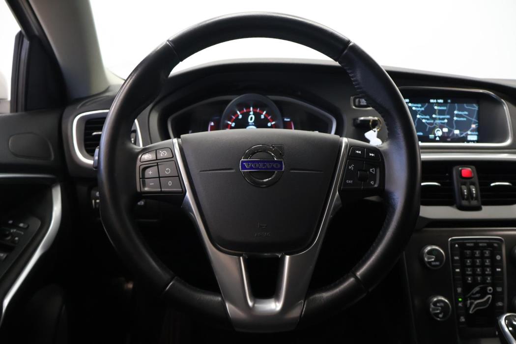 VOLVO V40 2016