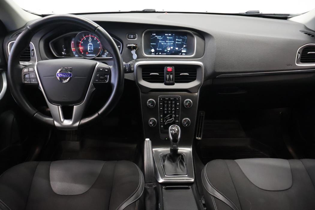VOLVO V40 2016