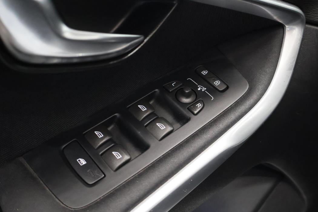 VOLVO V40 2016