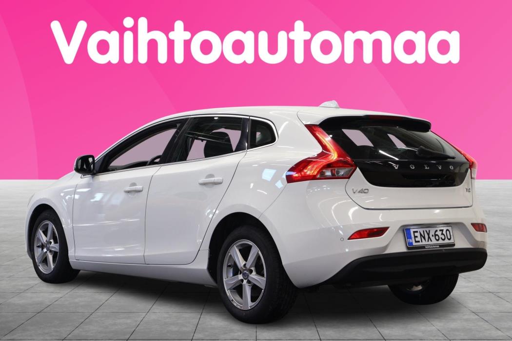 VOLVO V40 2016