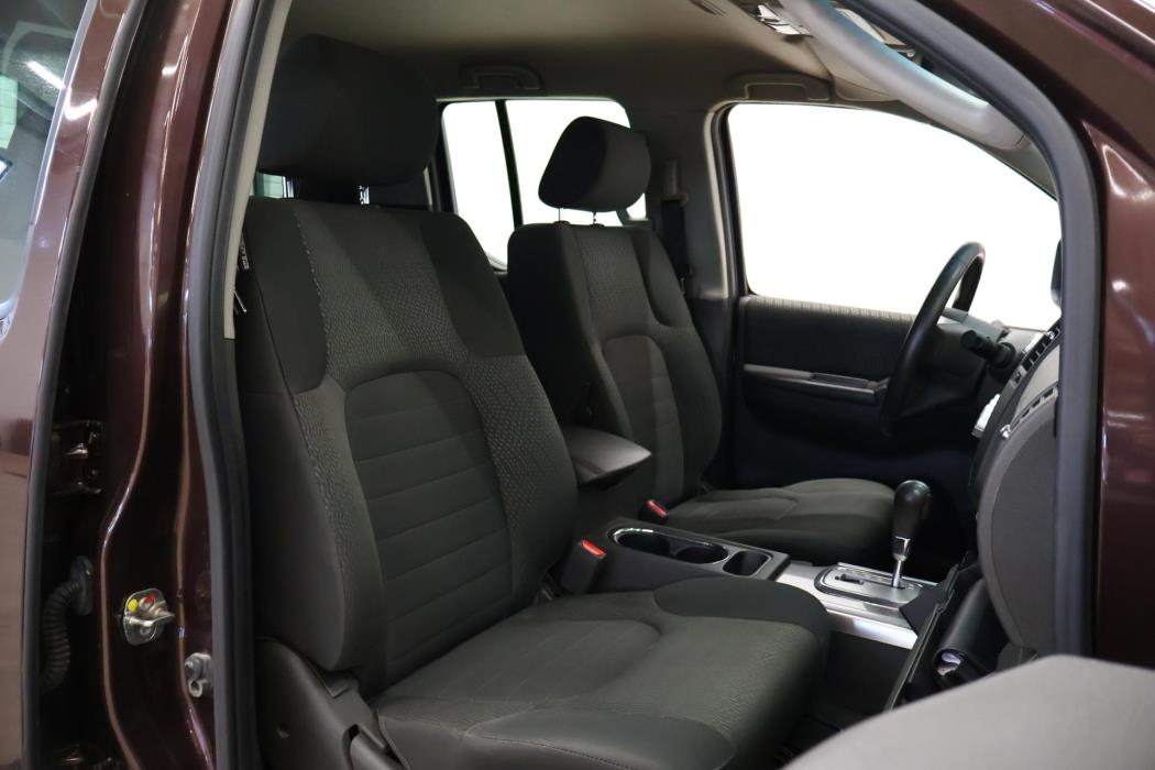 NISSAN Navara 2012