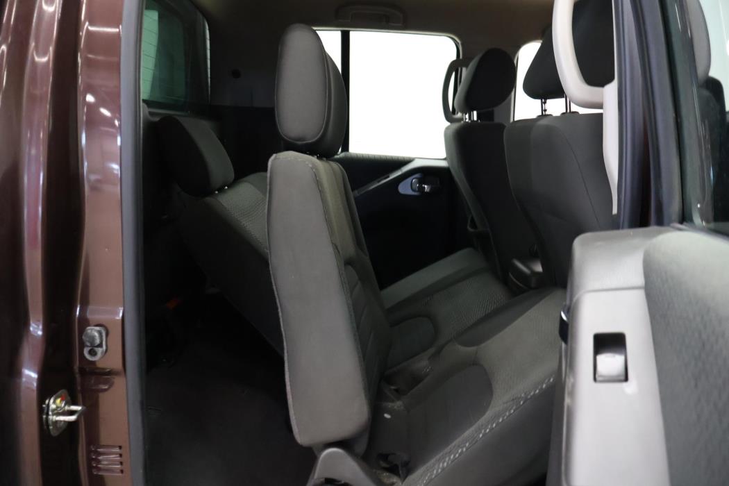 NISSAN Navara 2012