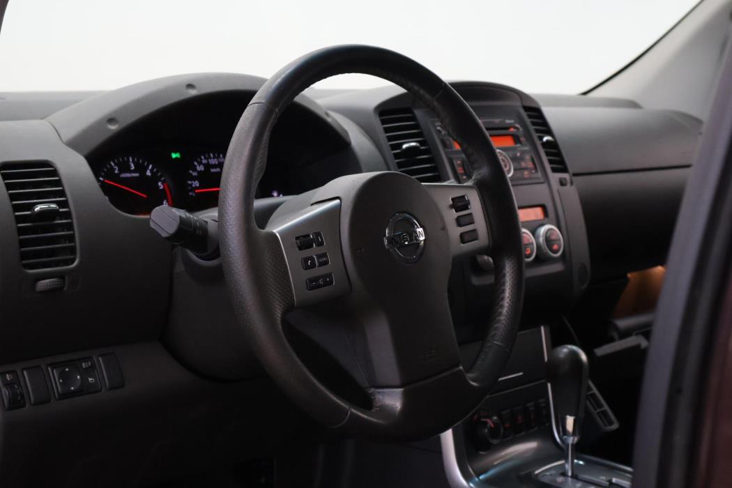 NISSAN Navara 2012