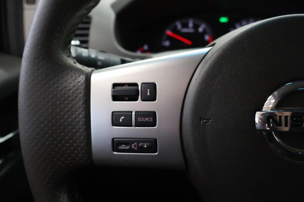 NISSAN Navara 2012