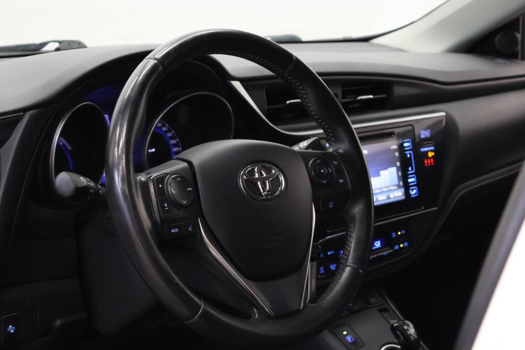 TOYOTA Auris 2016