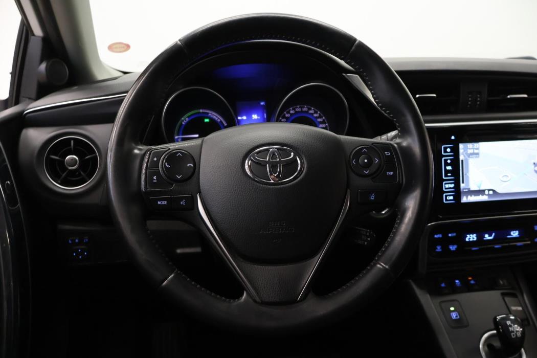 TOYOTA Auris 2016