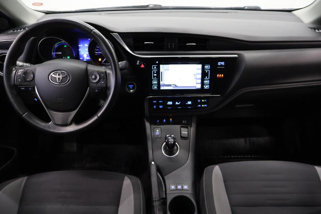 TOYOTA Auris 2016