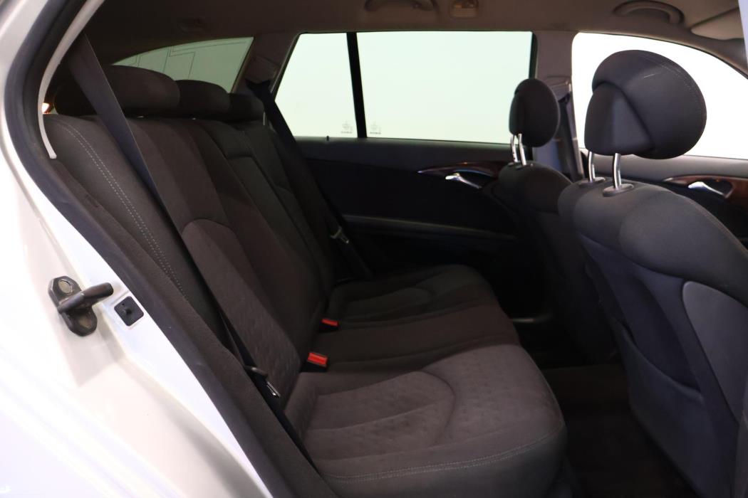 MERCEDES-BENZ E 2004