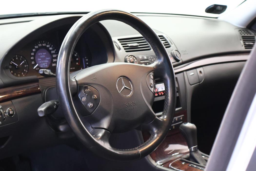 MERCEDES-BENZ E 2004