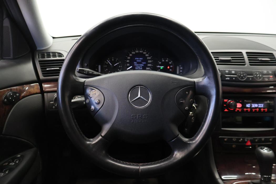 MERCEDES-BENZ E 2004