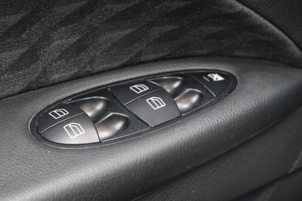 MERCEDES-BENZ E 2004