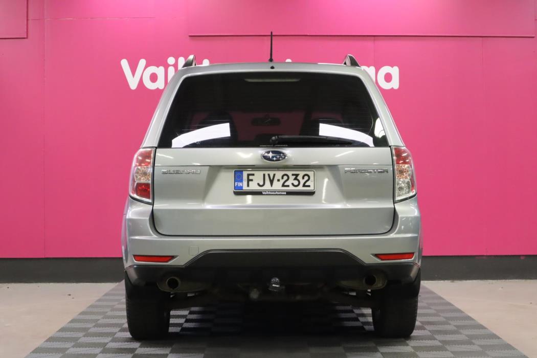 SUBARU Forester 2011
