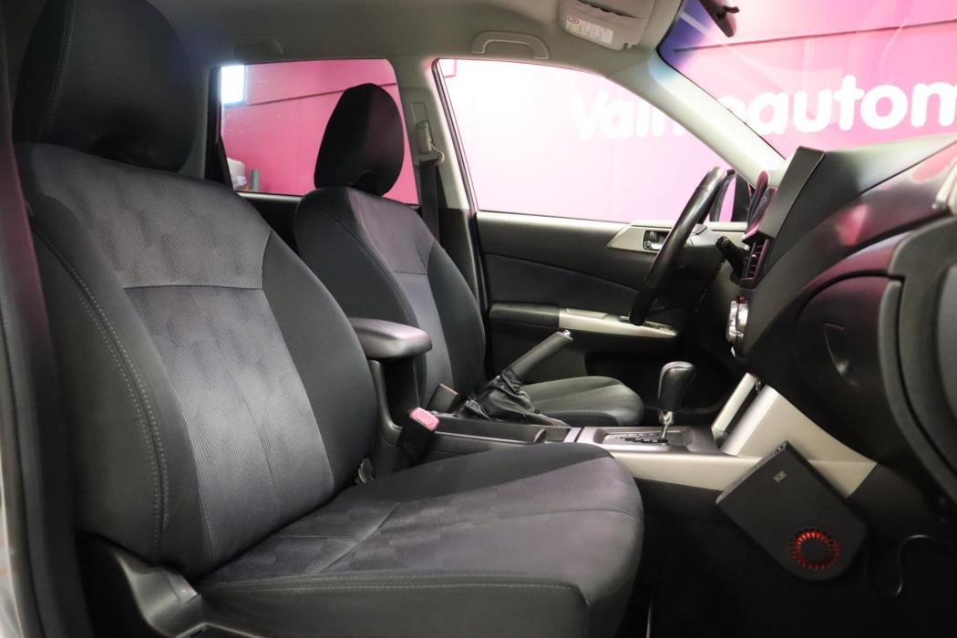 SUBARU Forester 2011