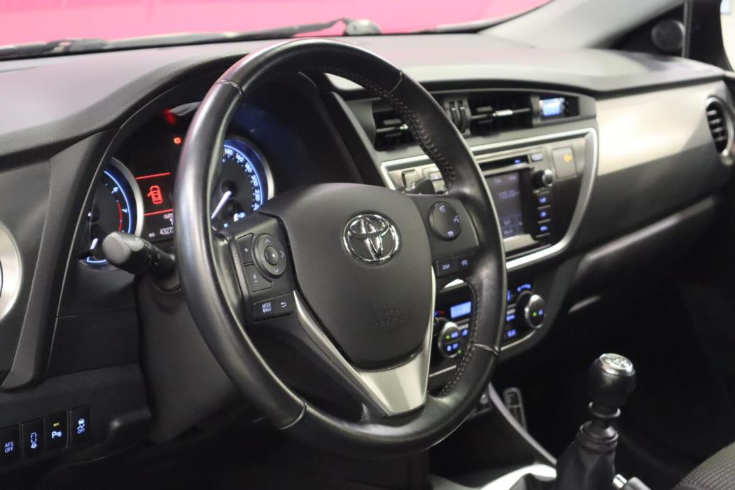TOYOTA Auris 2013