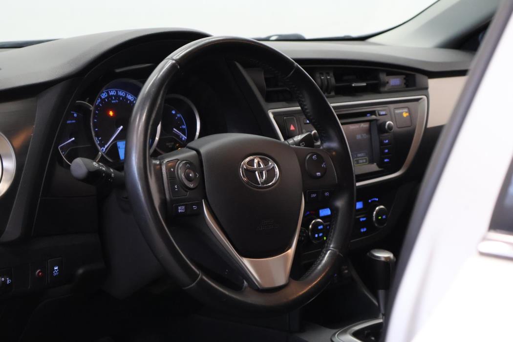 TOYOTA Auris 2013