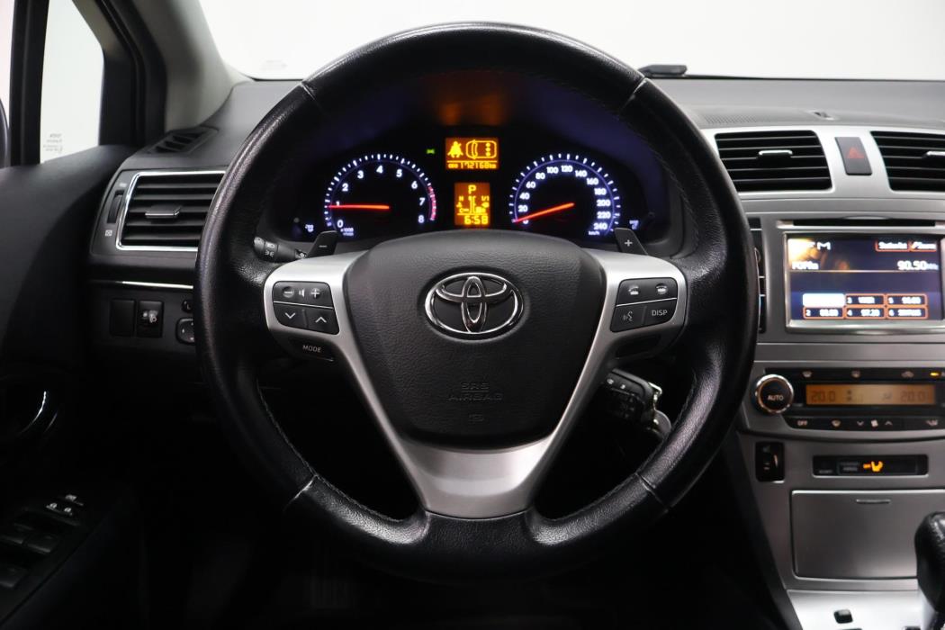 TOYOTA Avensis 2012