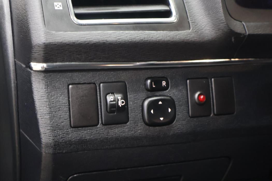 TOYOTA Avensis 2012