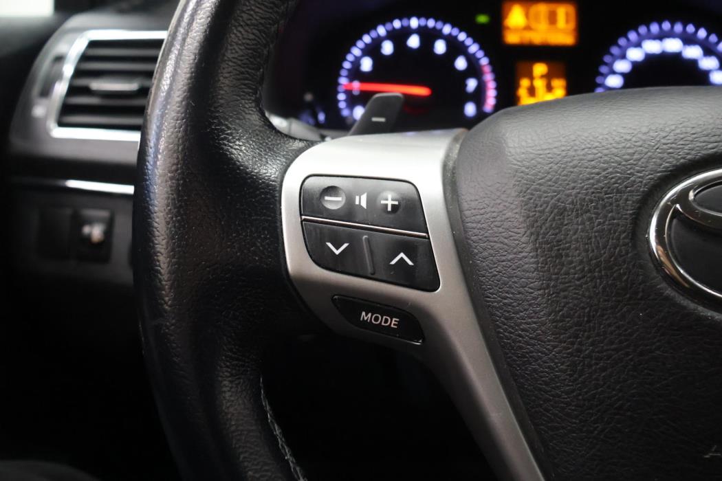 TOYOTA Avensis 2012