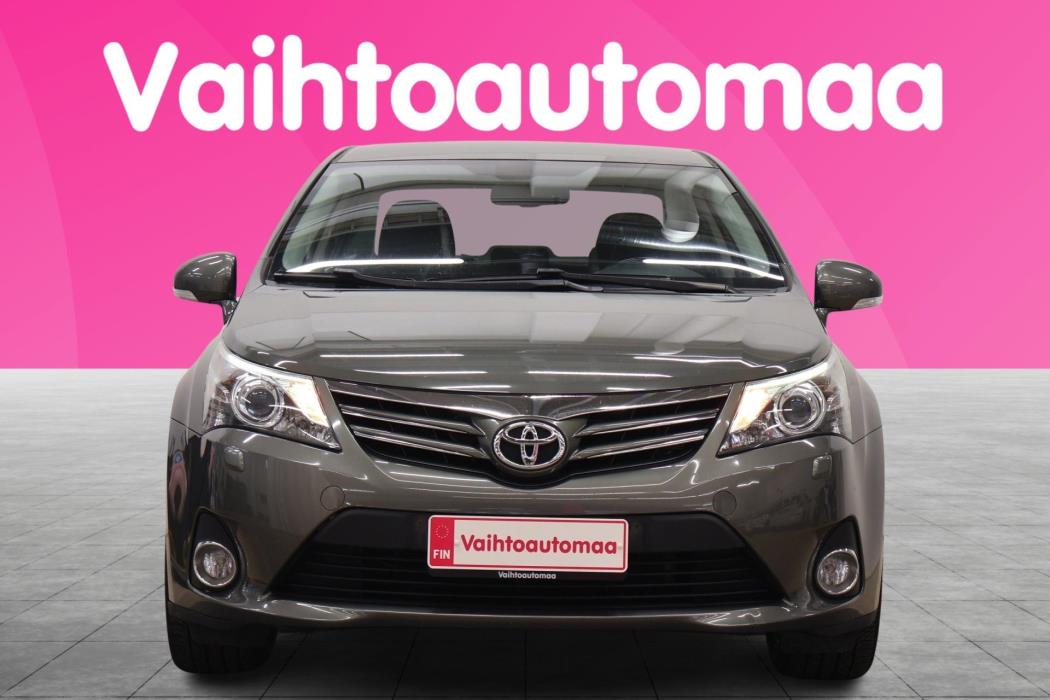 TOYOTA Avensis 2012