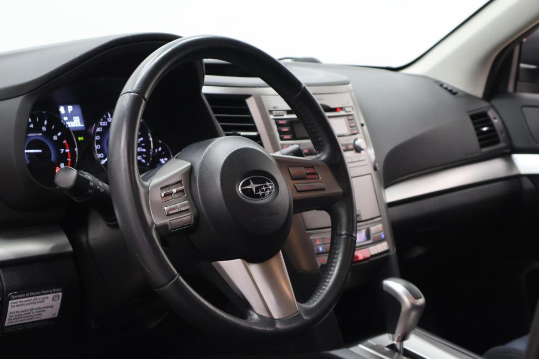 SUBARU Outback 2011