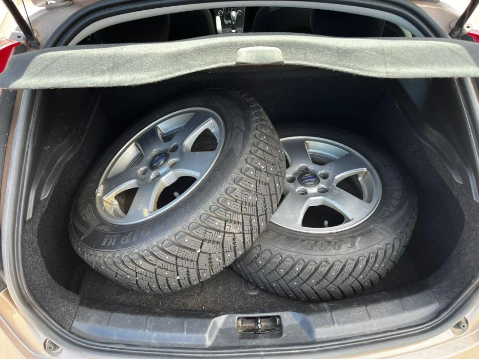 VOLVO V40 2014