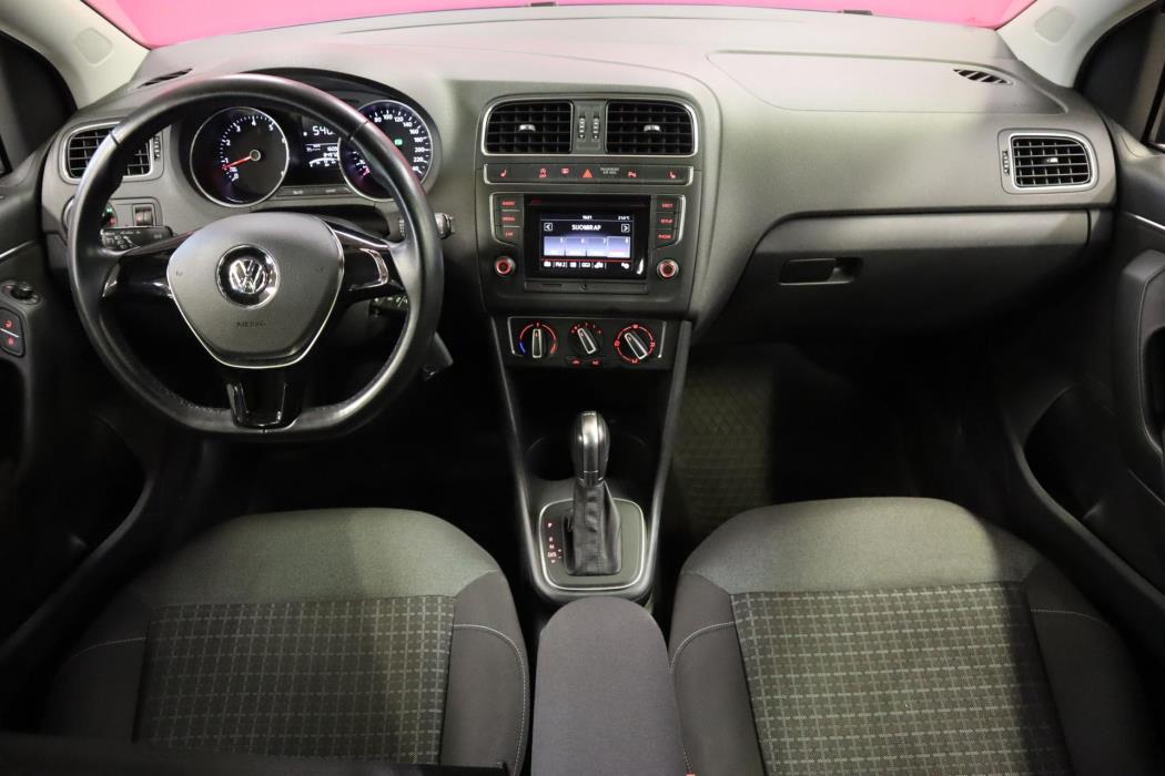 VOLKSWAGEN Polo 2015