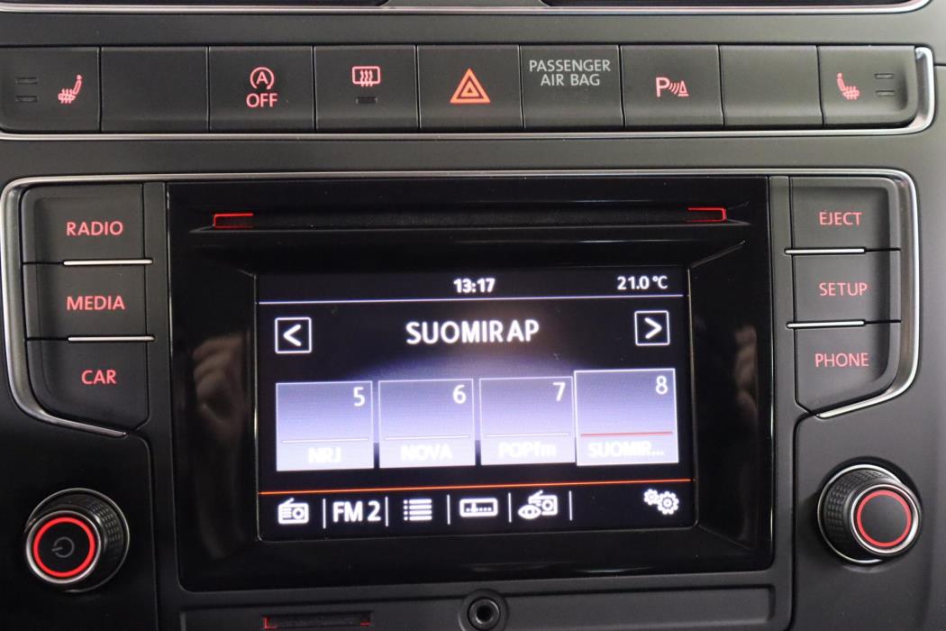 VOLKSWAGEN Polo 2015