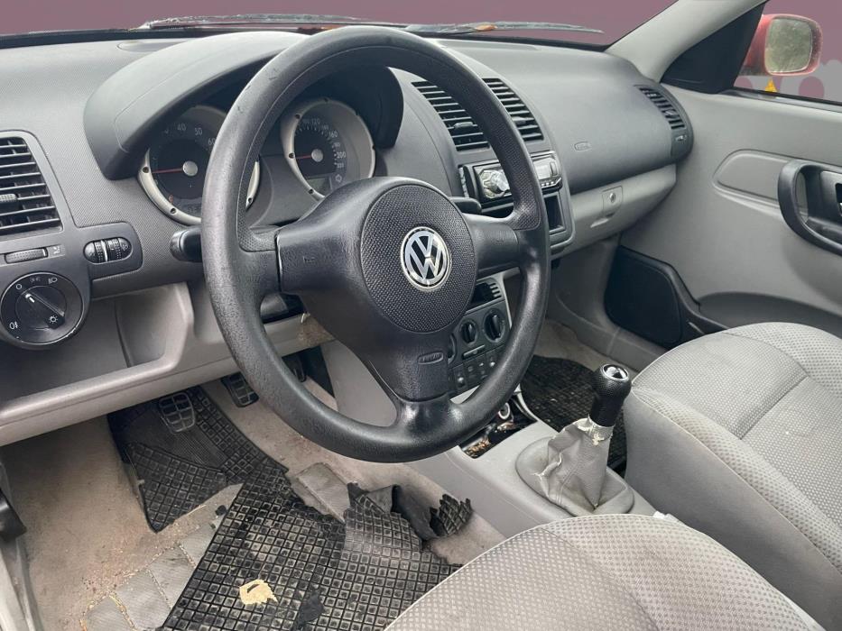 VOLKSWAGEN Polo 2000