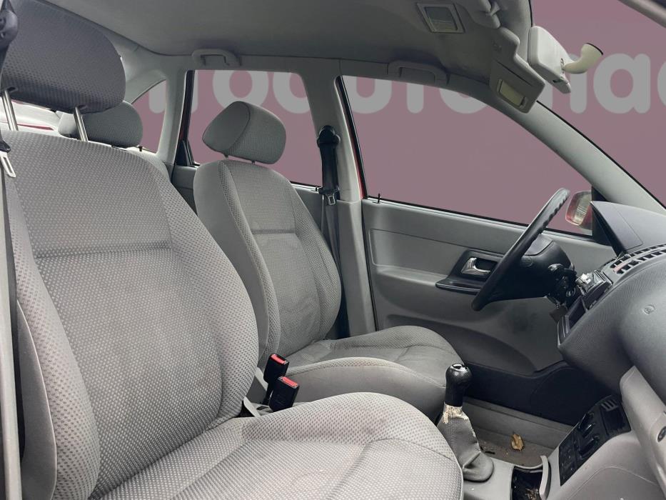 VOLKSWAGEN Polo 2000