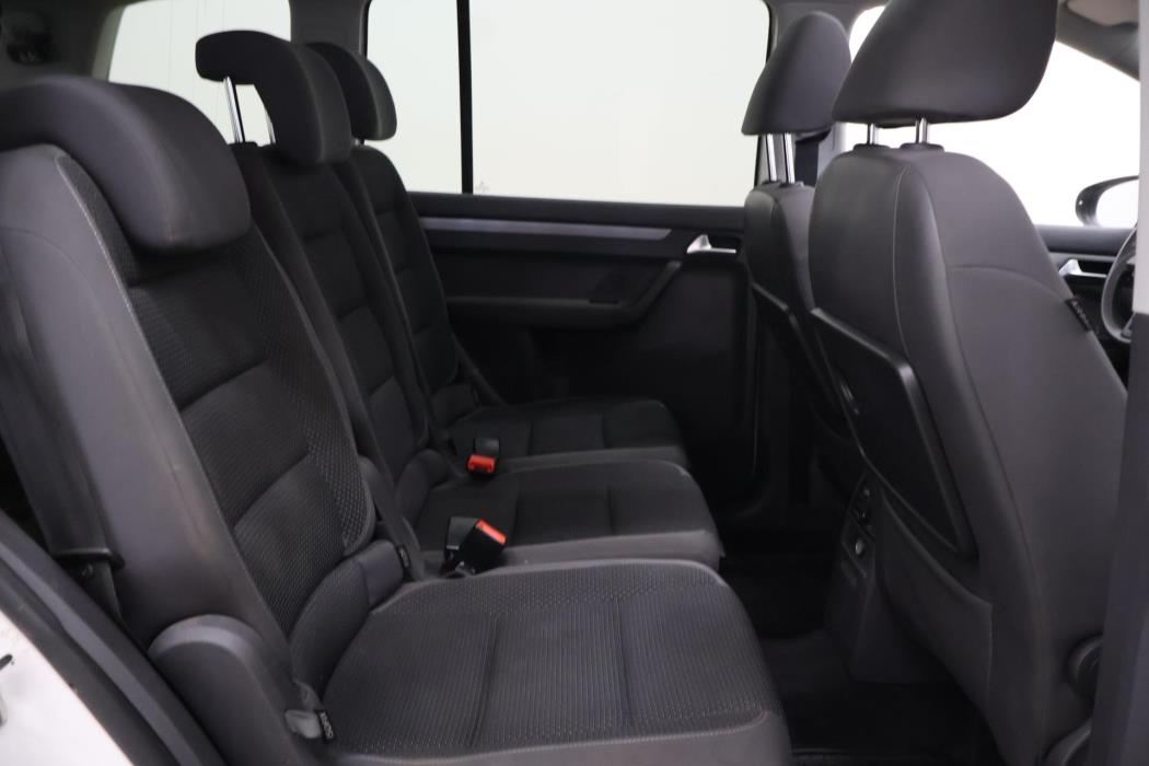 VOLKSWAGEN Touran 2012