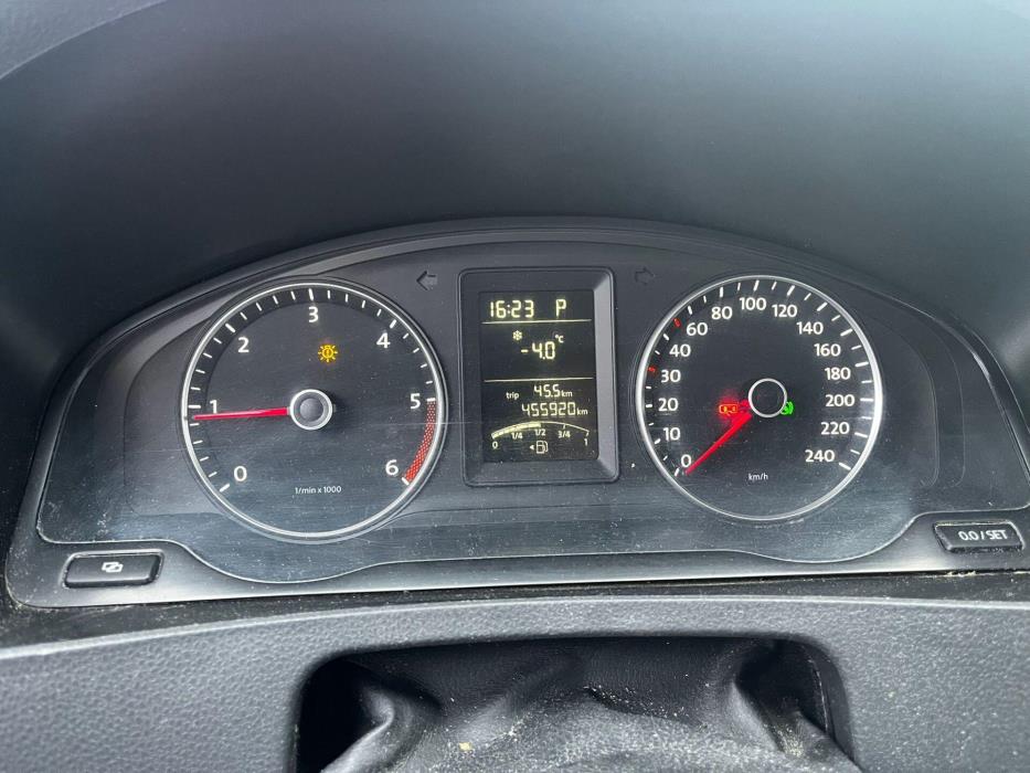 VOLKSWAGEN Caravelle 2012