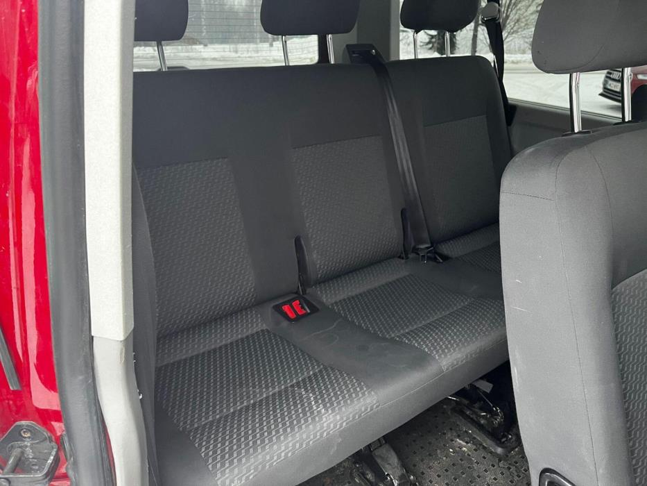 VOLKSWAGEN Caravelle 2012