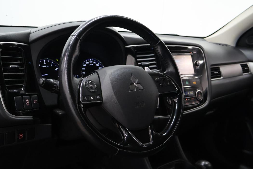 MITSUBISHI Outlander 2016