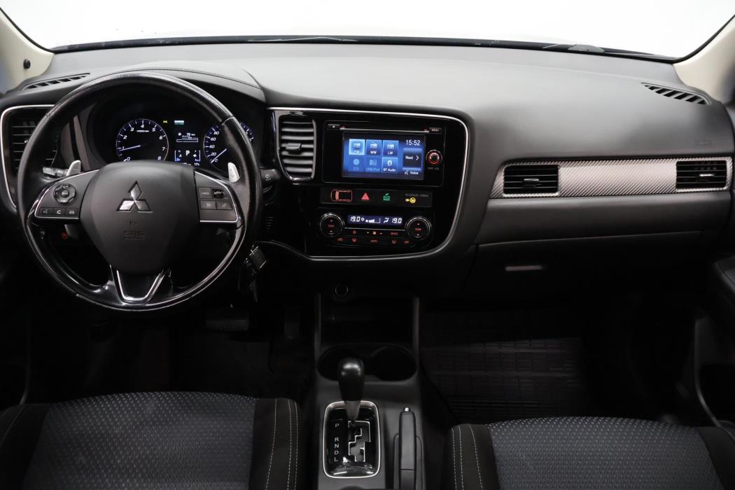 MITSUBISHI Outlander 2016