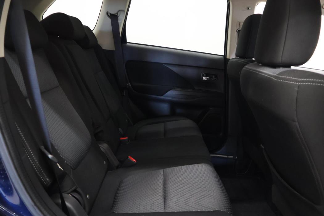 MITSUBISHI Outlander 2016