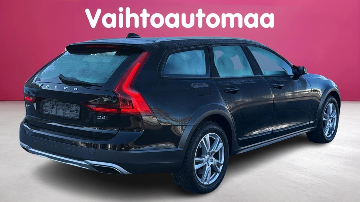 VOLVO V90 Cross Country 2017