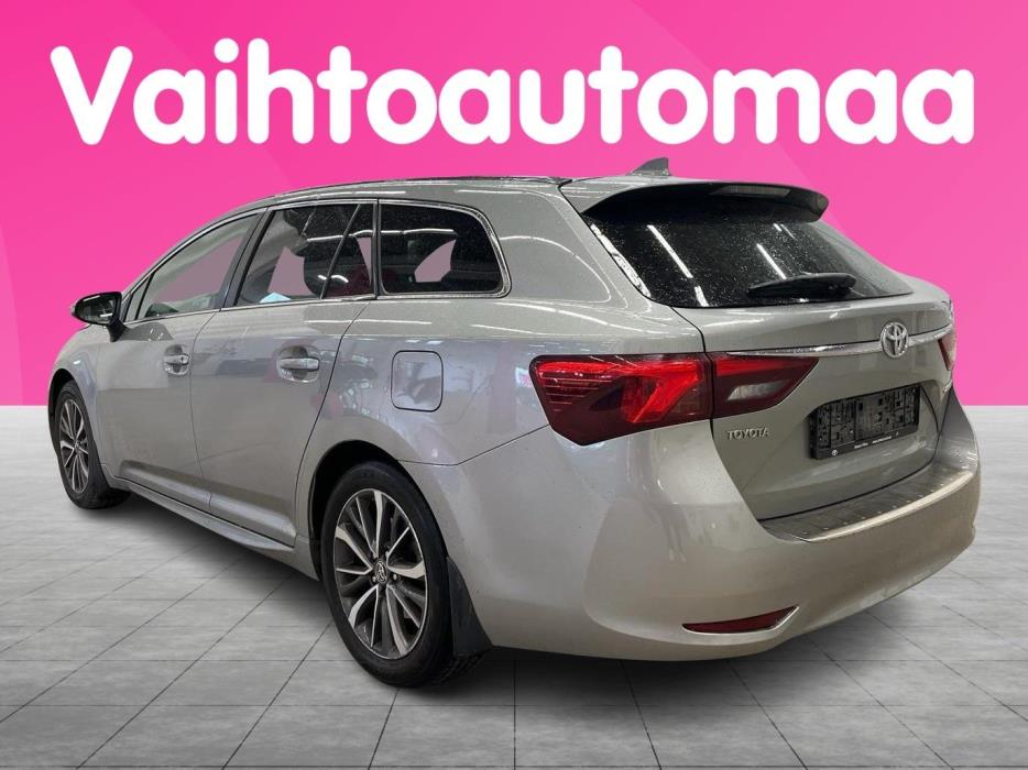 TOYOTA Avensis 2015