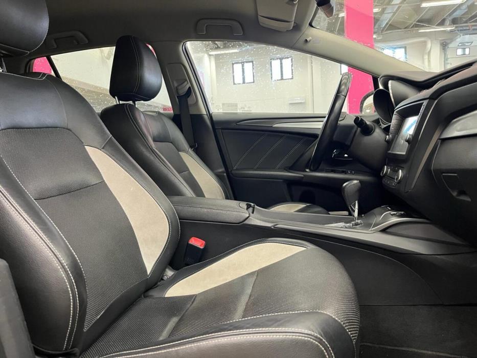TOYOTA Avensis 2015
