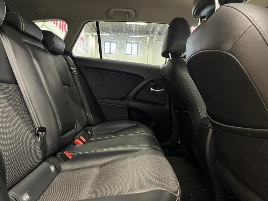 TOYOTA Avensis 2015