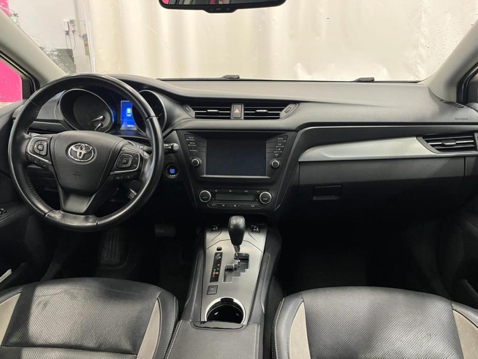TOYOTA Avensis 2015
